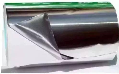 微波炉中的两颗葡萄引发的灾难 科学原理与安全警示